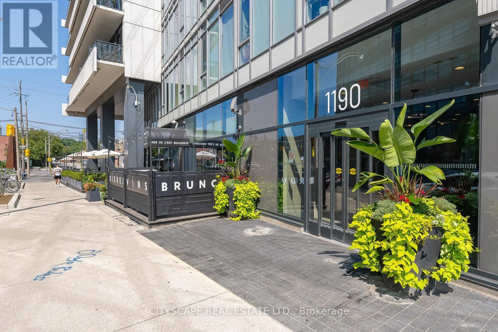 220 - 1190 DUNDAS STREET E
