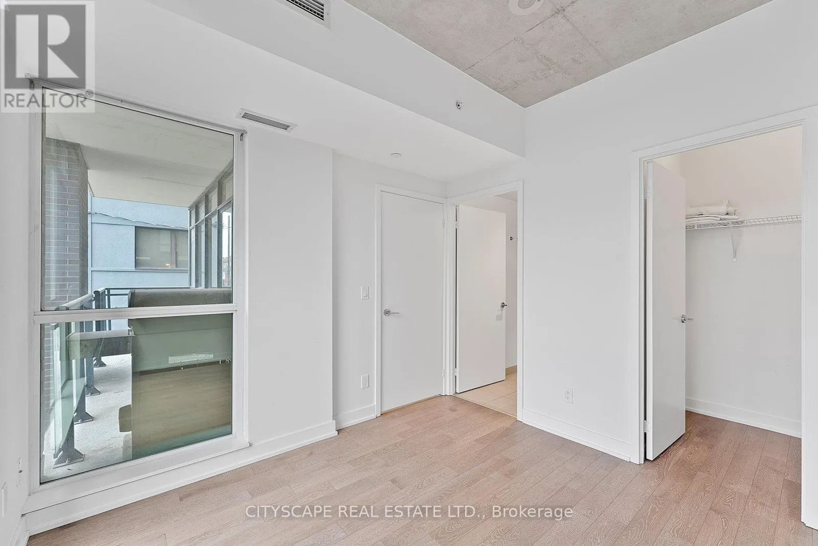 220 - 1190 DUNDAS STREET E