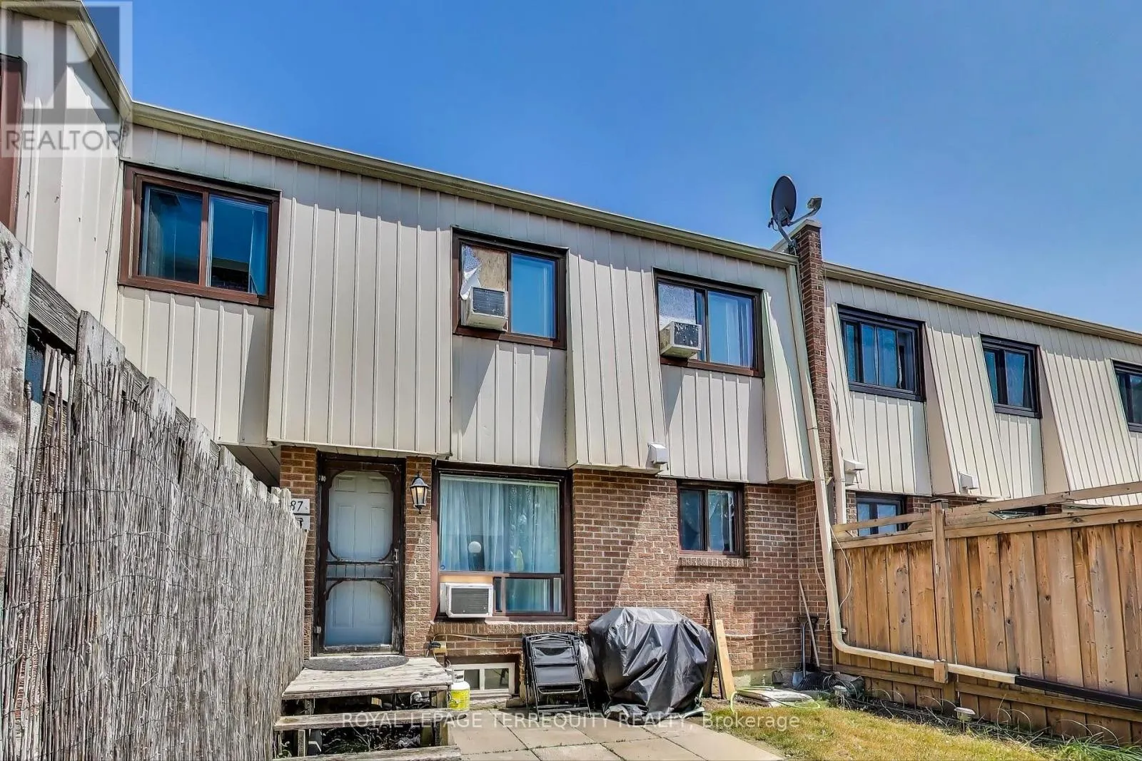 88 - 1100 OXFORD STREET