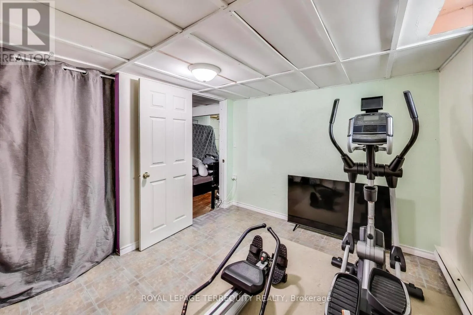 88 - 1100 OXFORD STREET