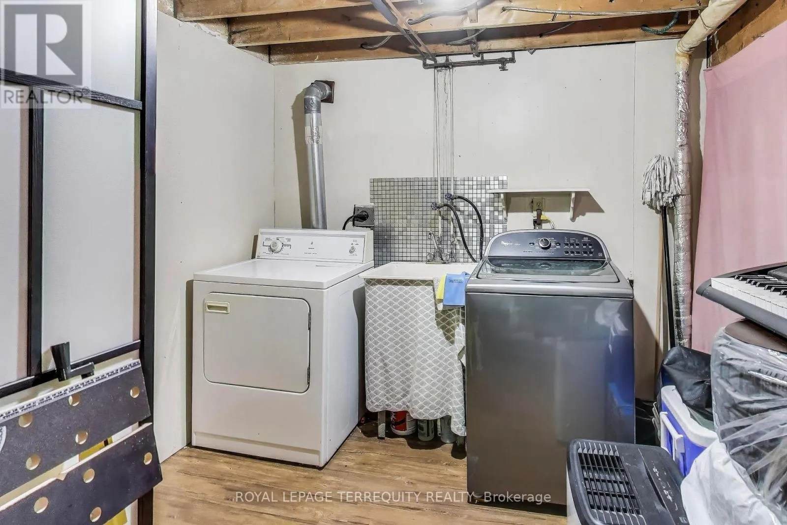 88 - 1100 OXFORD STREET