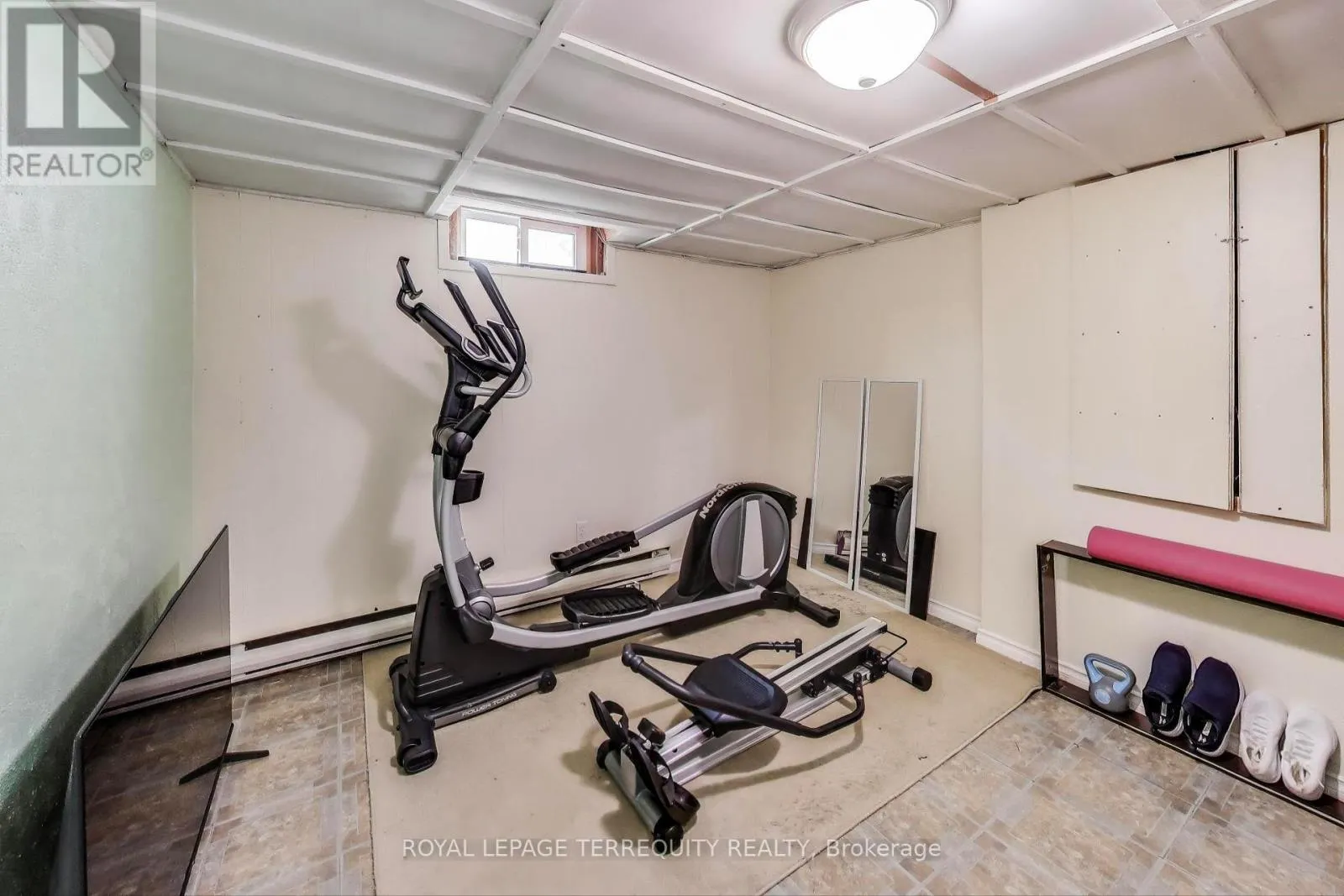 88 - 1100 OXFORD STREET