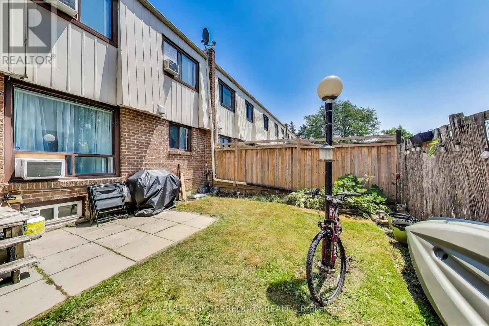 88 - 1100 OXFORD STREET