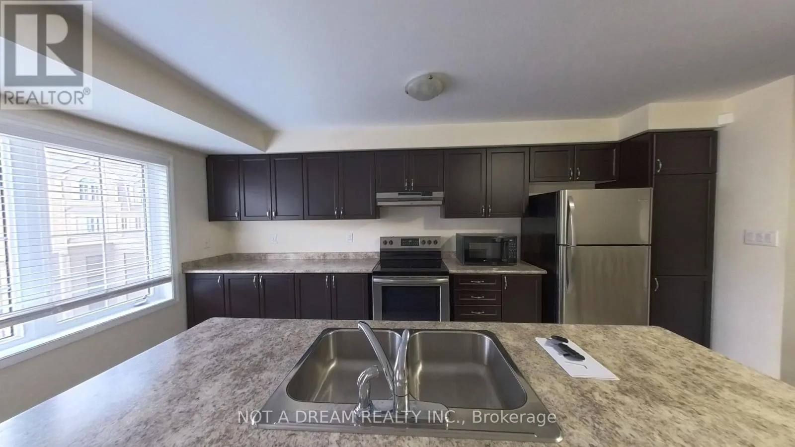 11 BLUEGILL CRESCENT