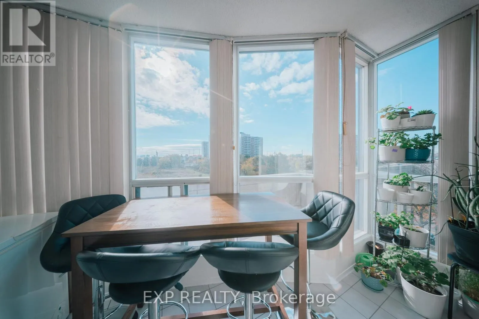 310 - 2550 LAWRENCE AVENUE E