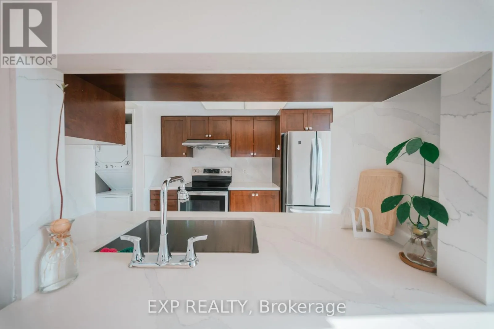 310 - 2550 LAWRENCE AVENUE E