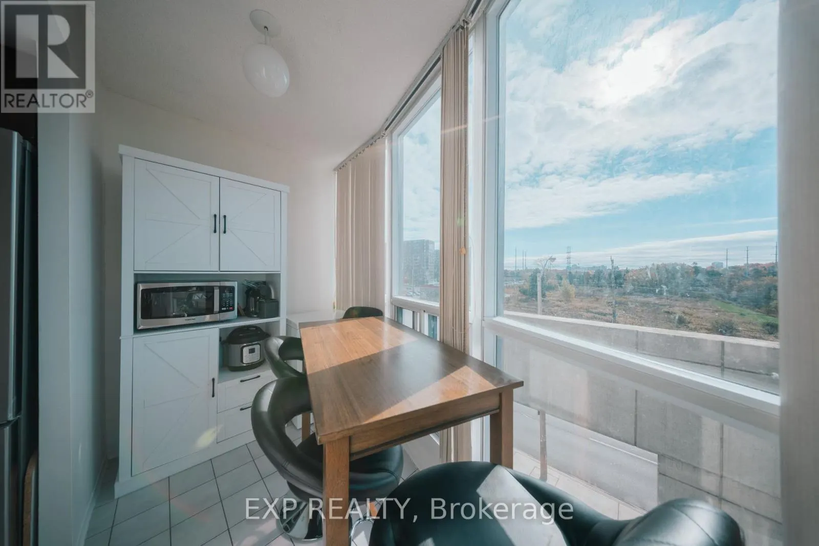 310 - 2550 LAWRENCE AVENUE E