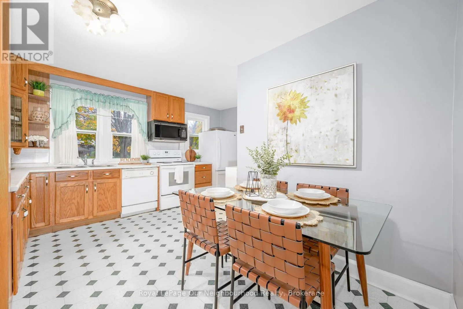 221 LIBERTY STREET N