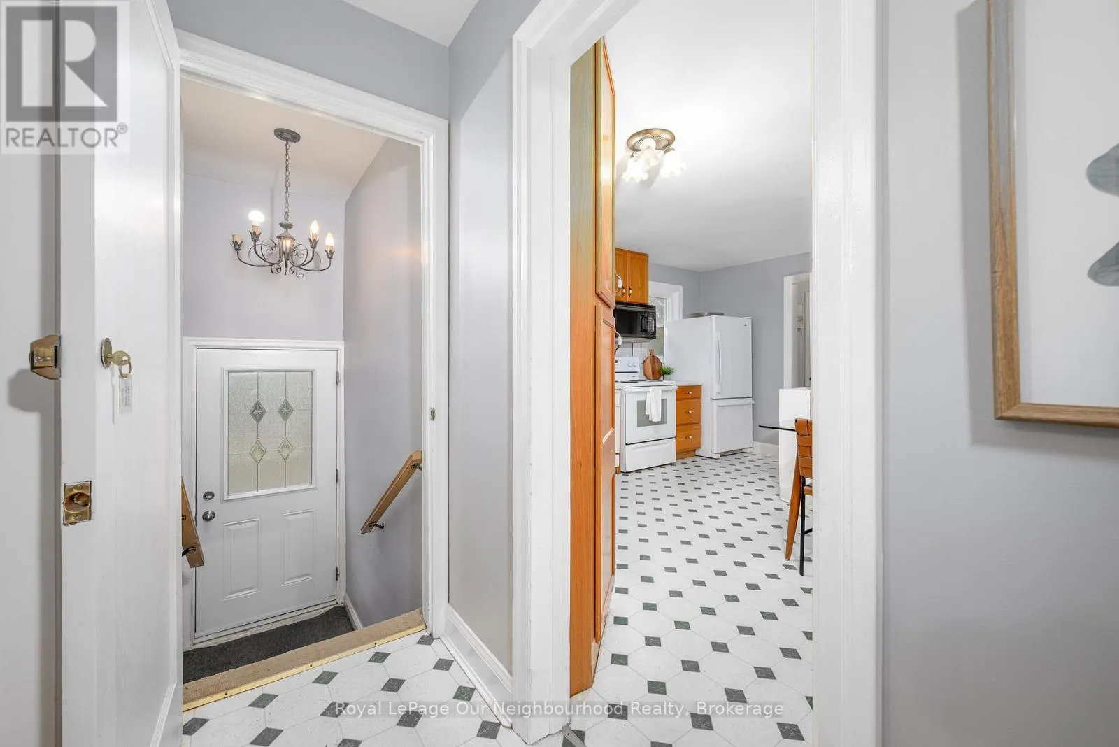 221 LIBERTY STREET N