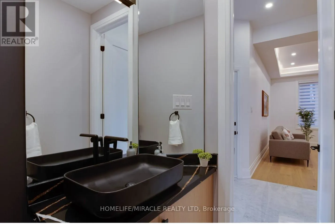 10 STAMFORD SQUARE S