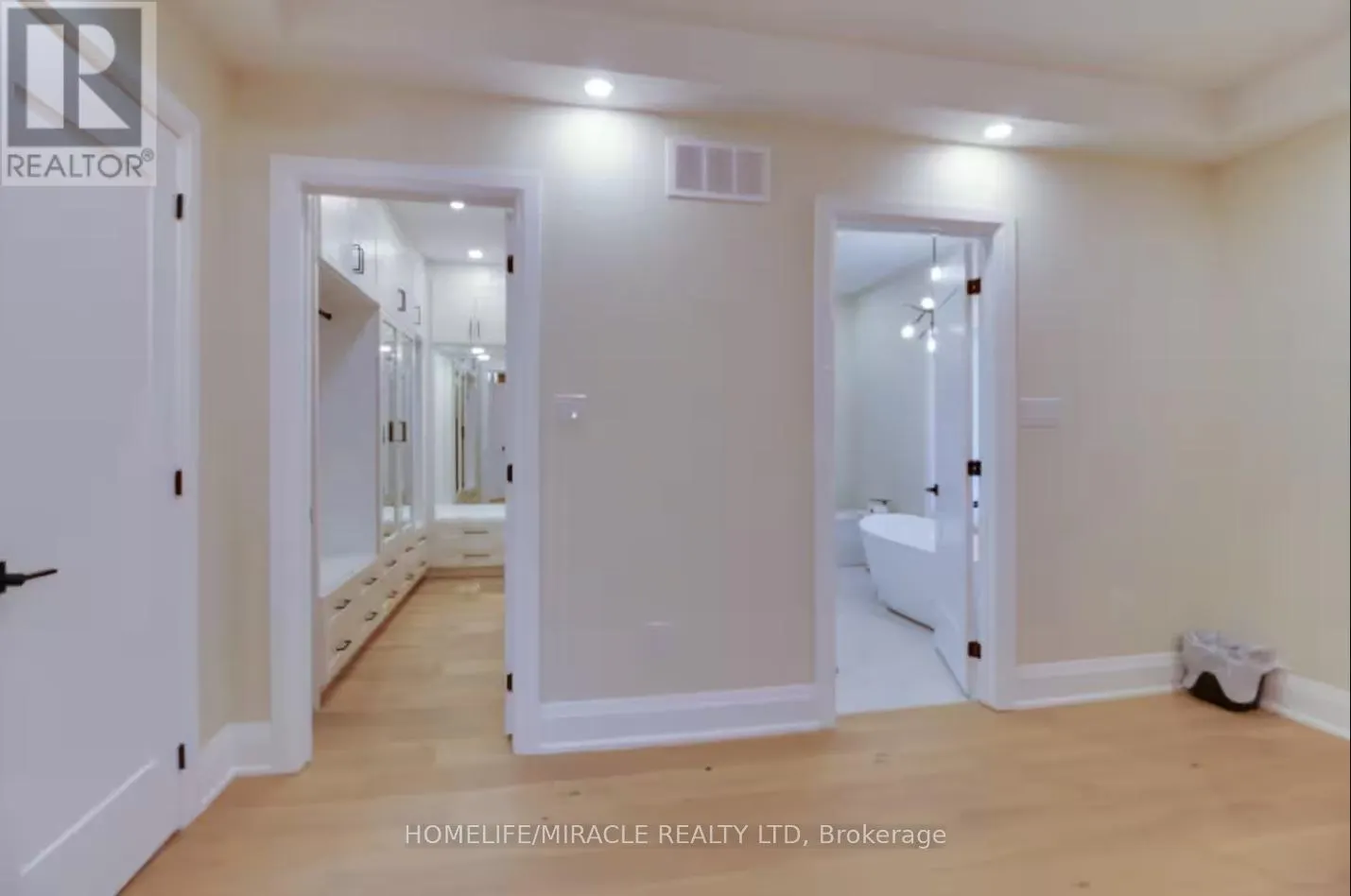 10 STAMFORD SQUARE S