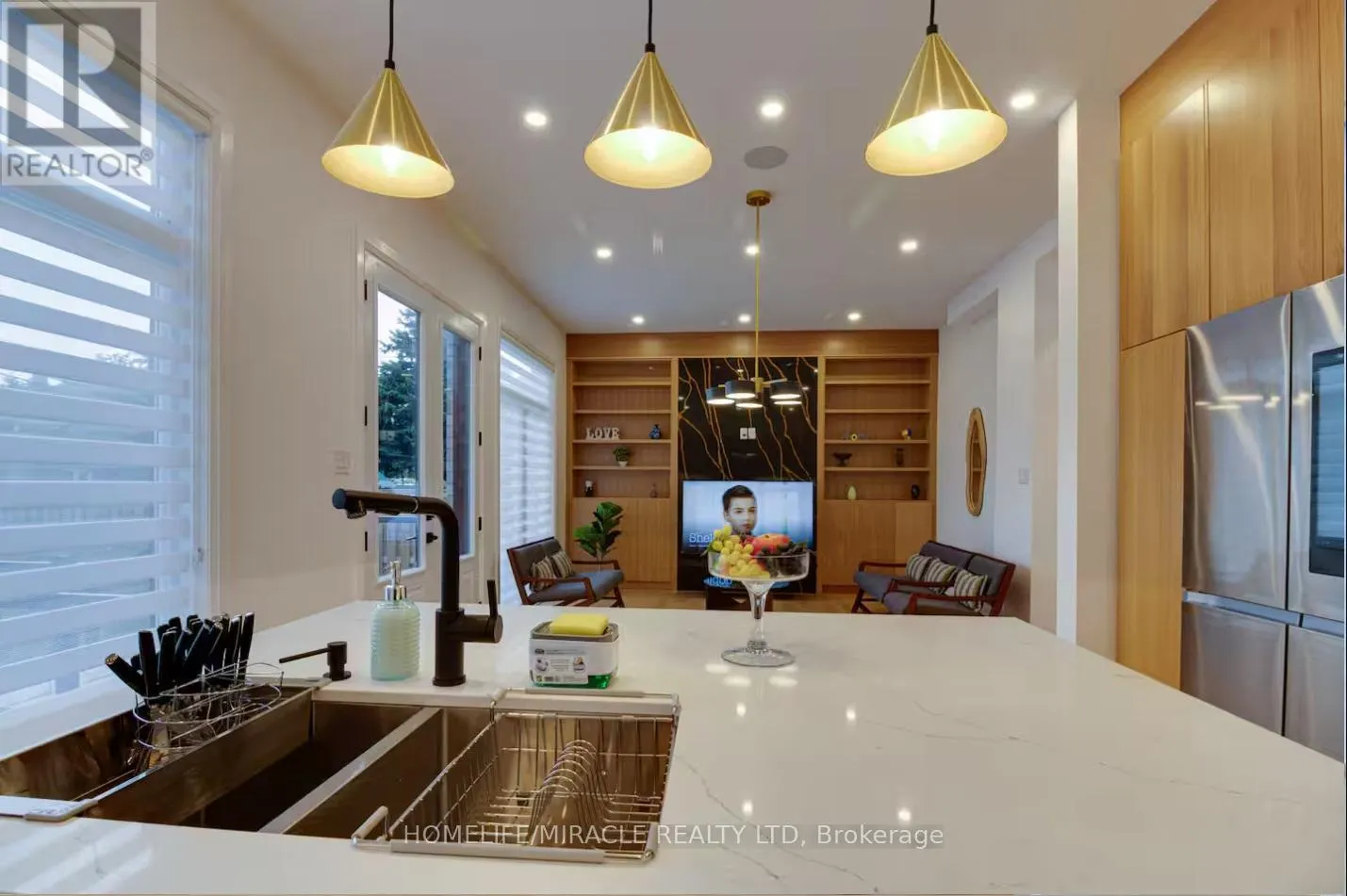 10 STAMFORD SQUARE S