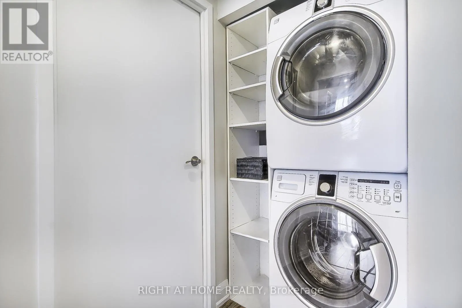 206 - 955 O' CONNOR DRIVE