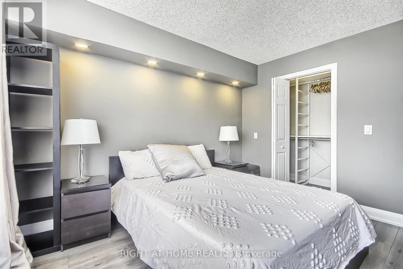 206 - 955 O' CONNOR DRIVE