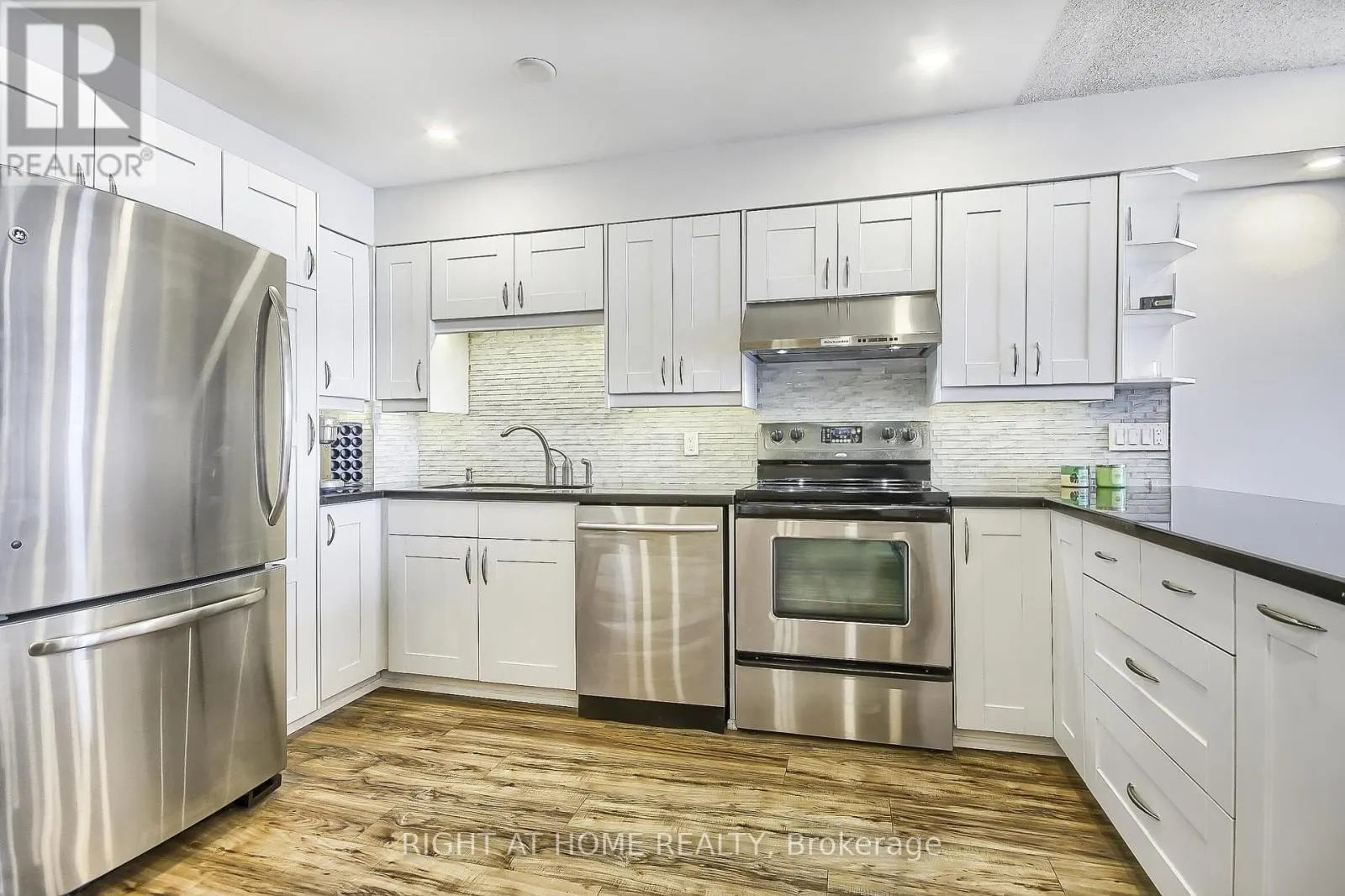 206 - 955 O' CONNOR DRIVE