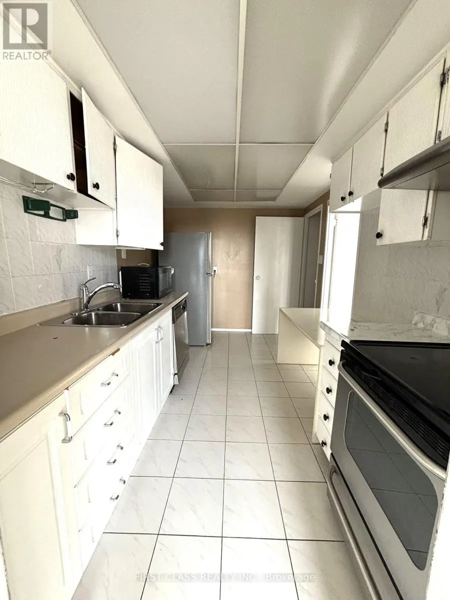 1412 - 10 STONEHILL COURT