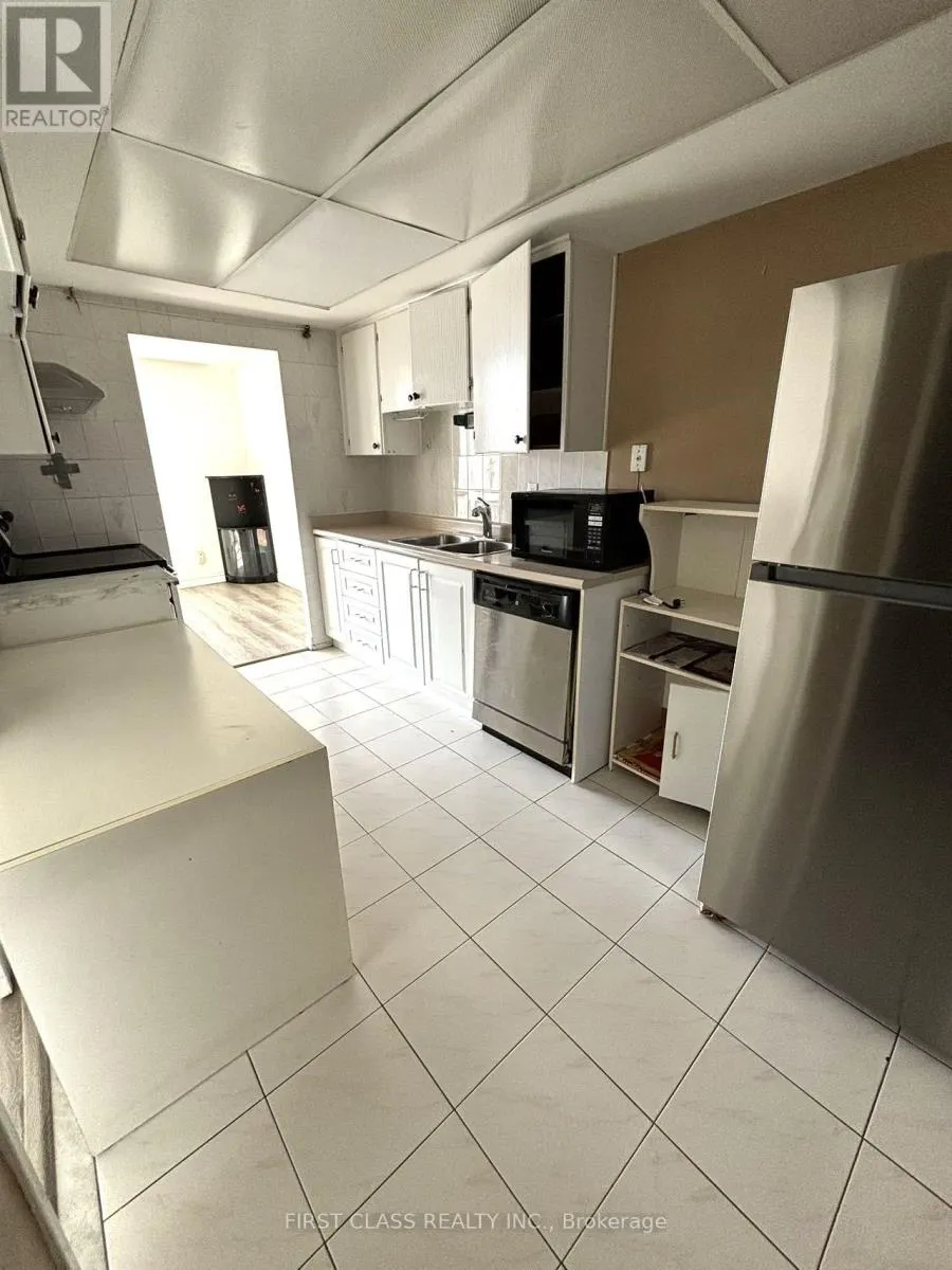 1412 - 10 STONEHILL COURT