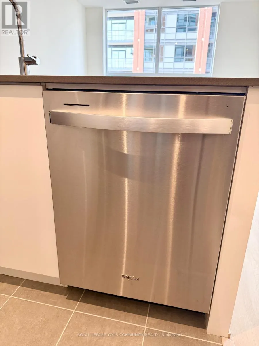 2525 - 3270 SHEPPARD AVENUE E