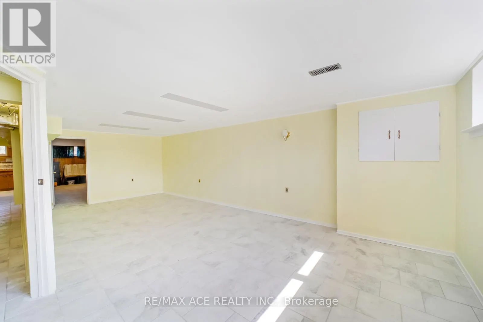 96 INVERGORDON AVENUE