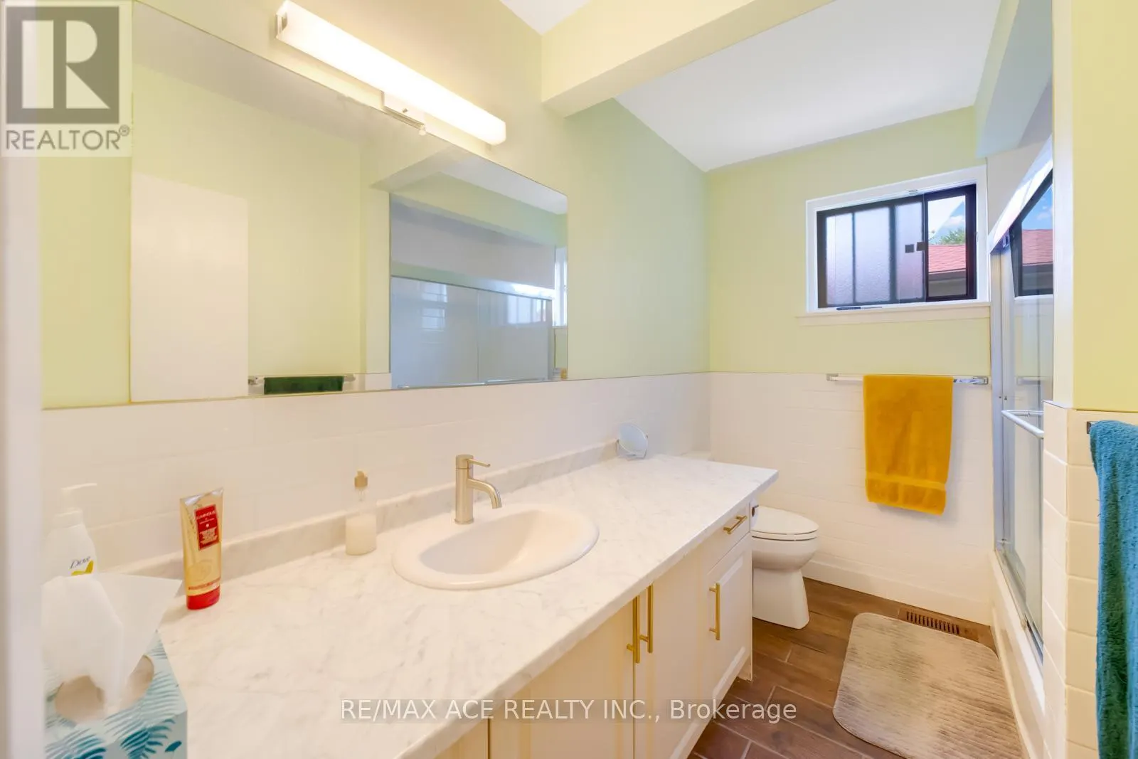 96 INVERGORDON AVENUE