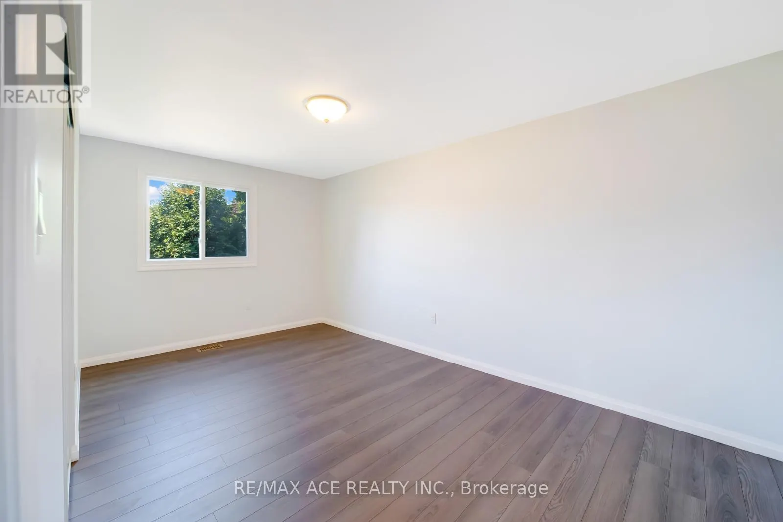 96 INVERGORDON AVENUE