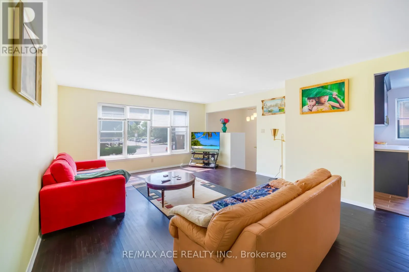 96 INVERGORDON AVENUE