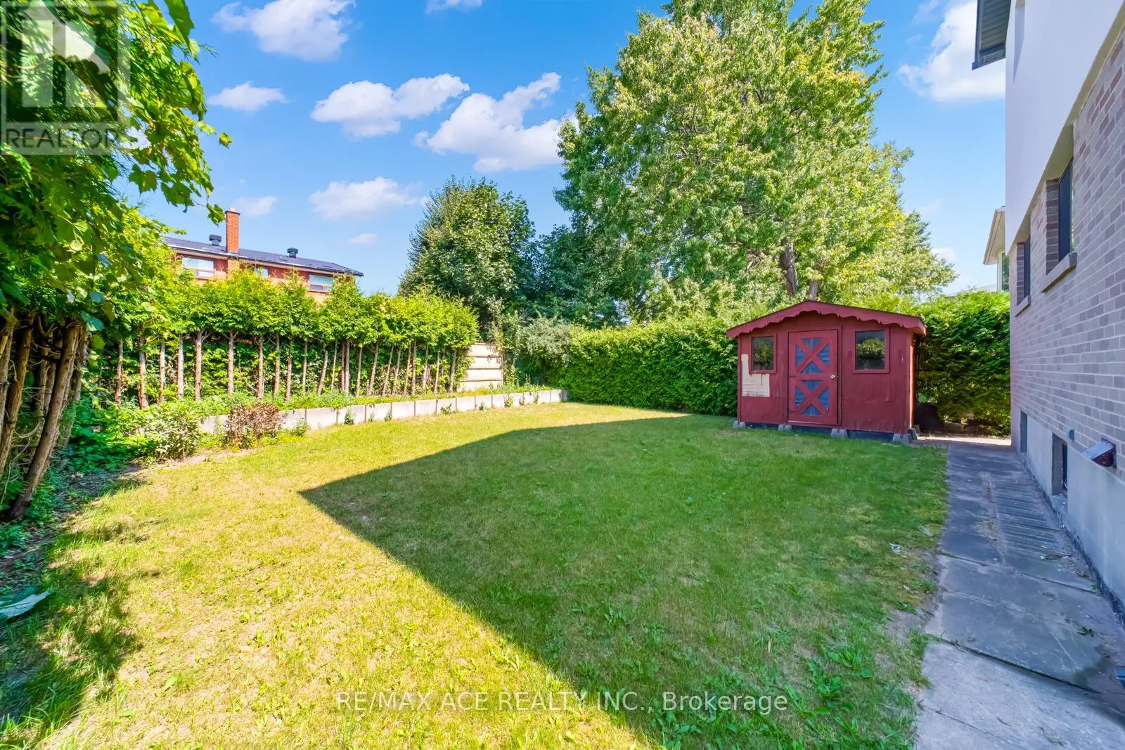 96 INVERGORDON AVENUE