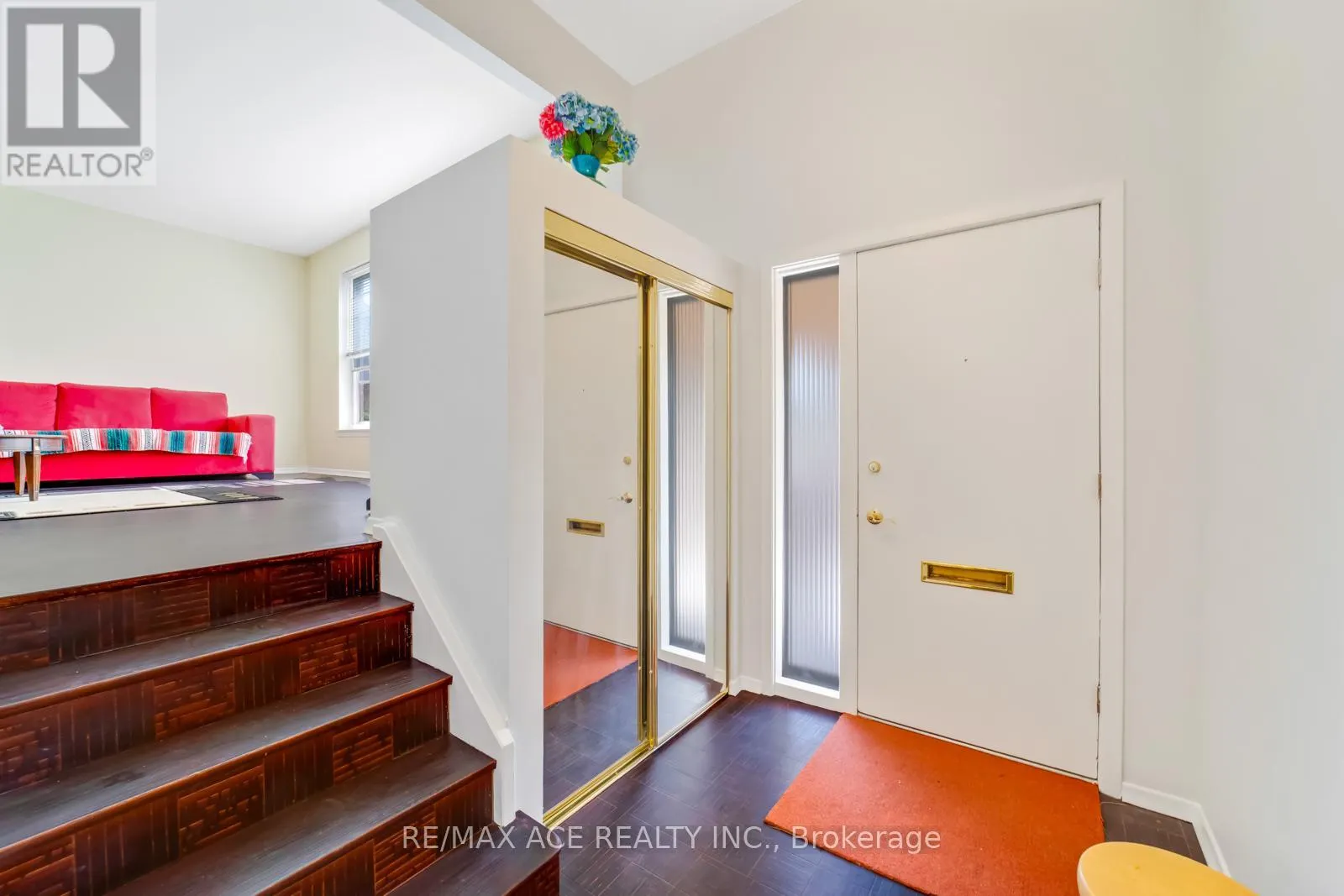 96 INVERGORDON AVENUE