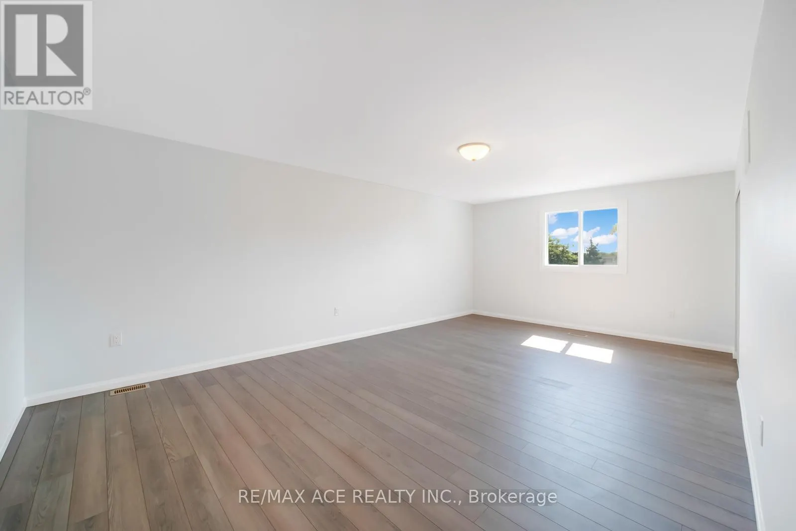 96 INVERGORDON AVENUE