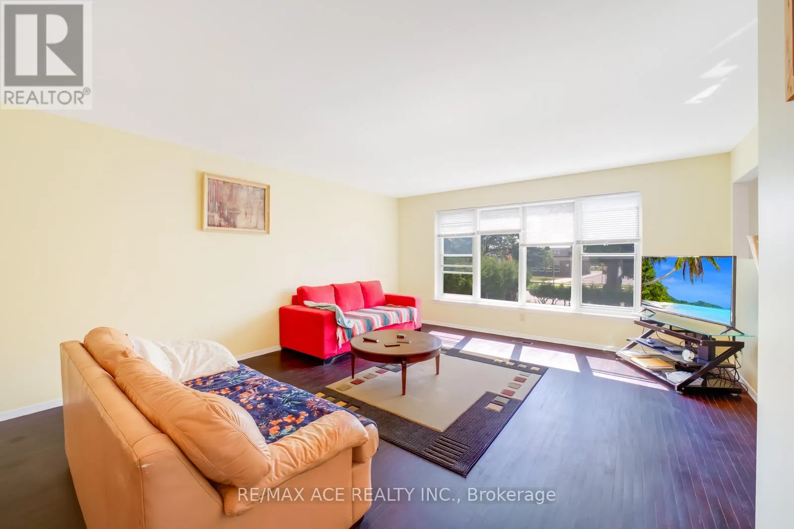 96 INVERGORDON AVENUE