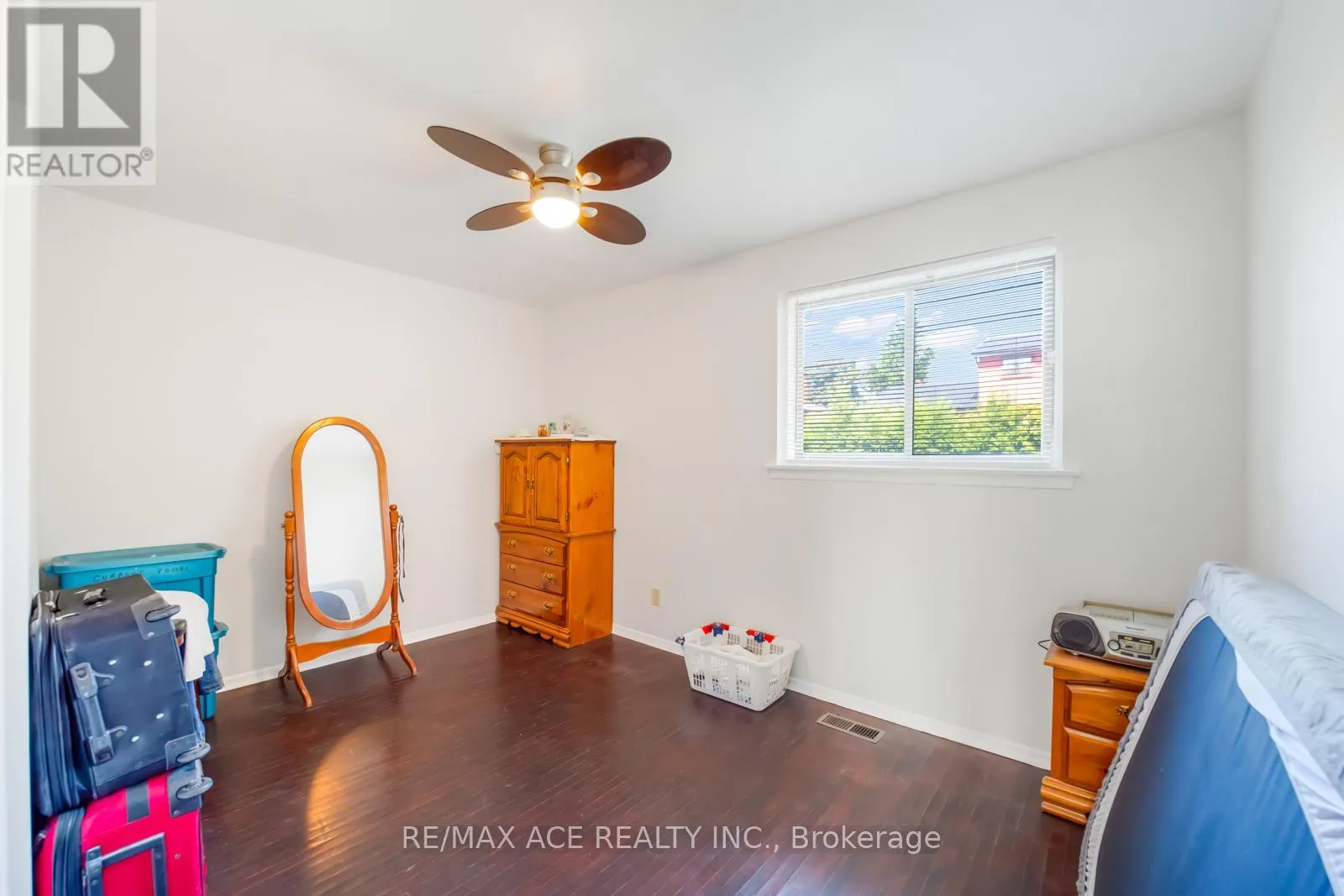 96 INVERGORDON AVENUE