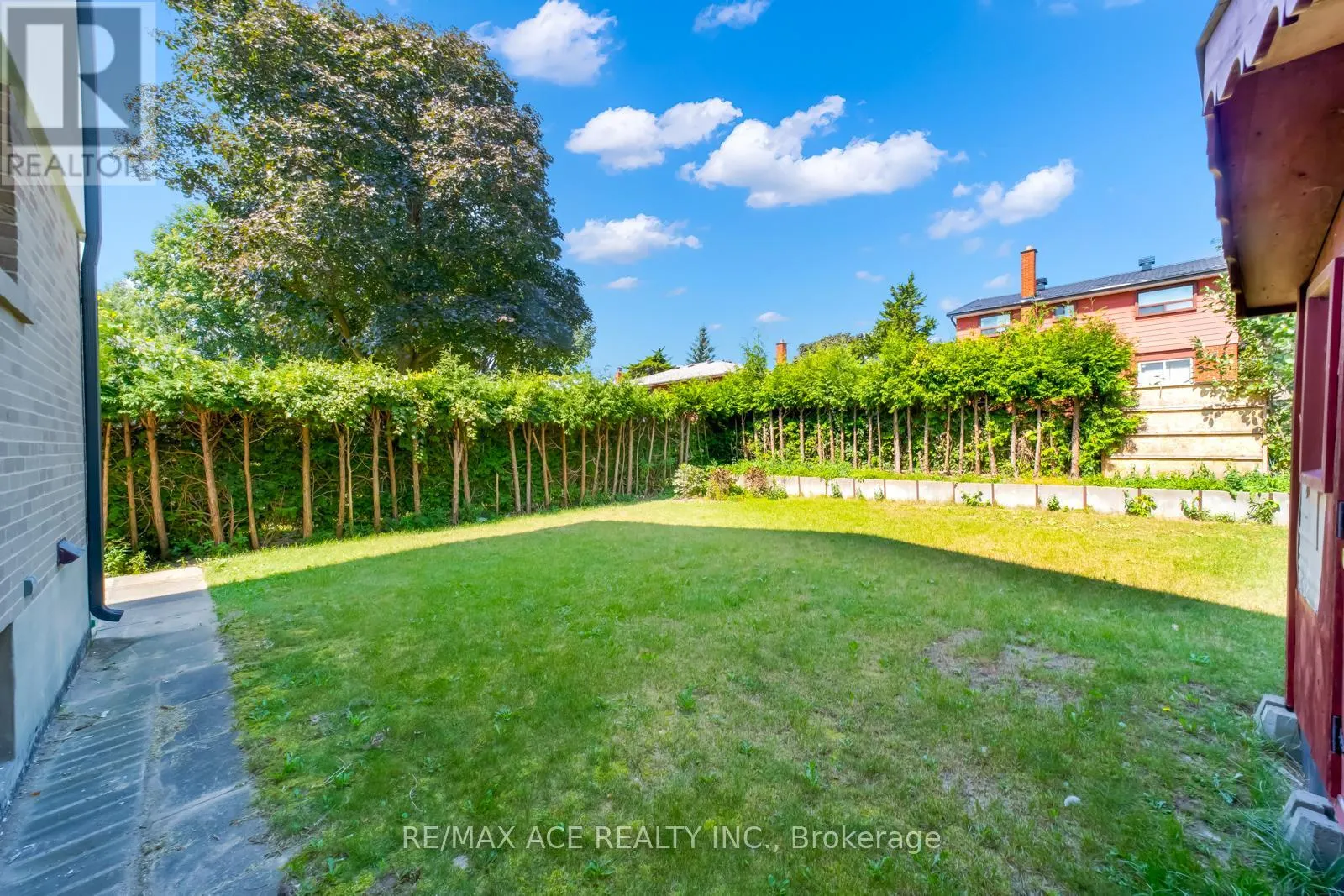 96 INVERGORDON AVENUE