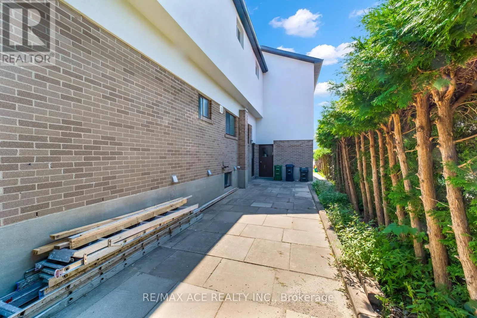 96 INVERGORDON AVENUE