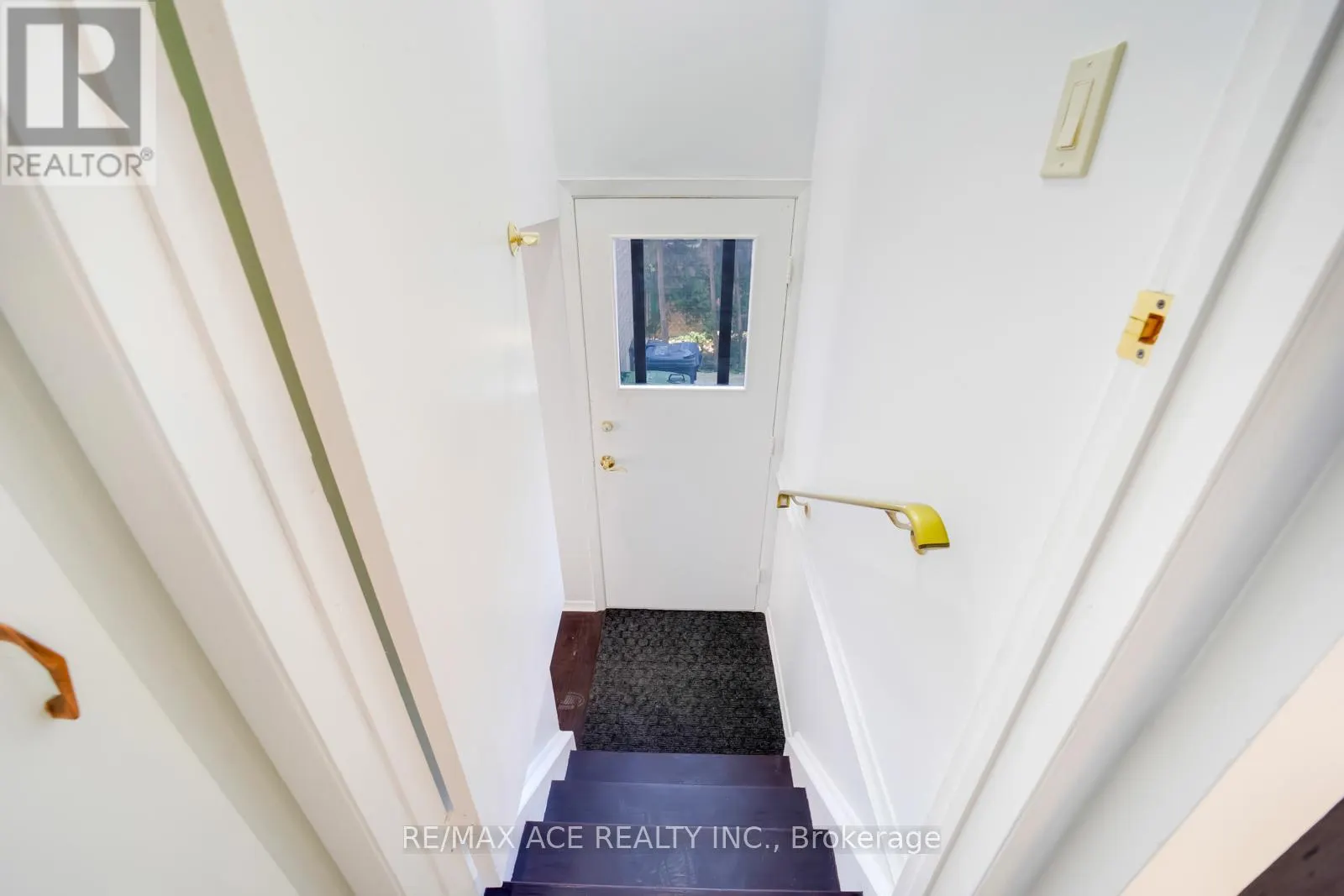 96 INVERGORDON AVENUE