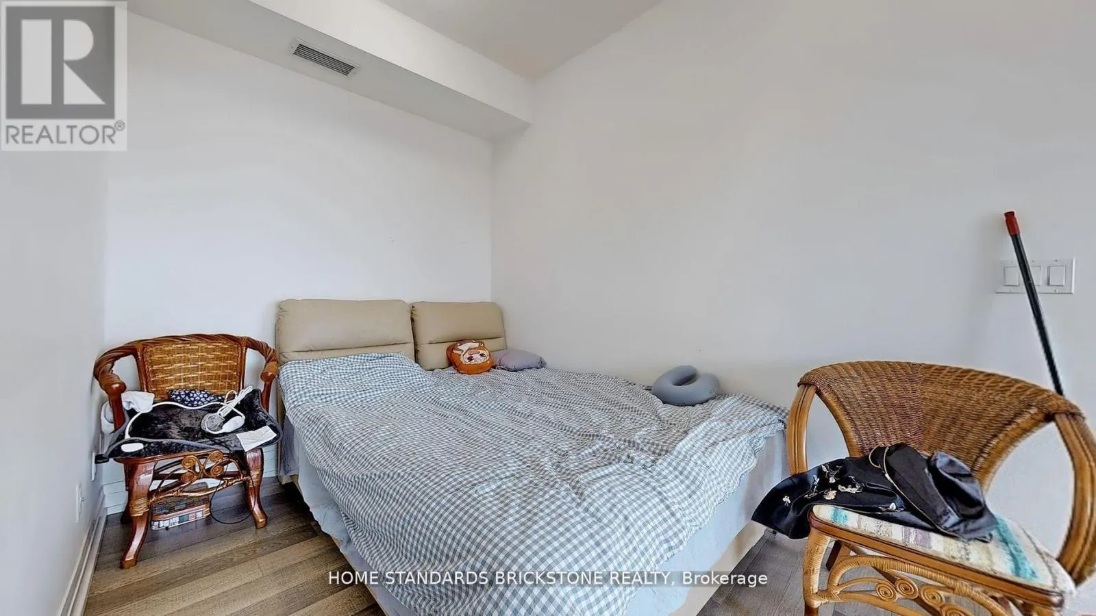 2005 - 3121 SHEPPARD AVENUE E