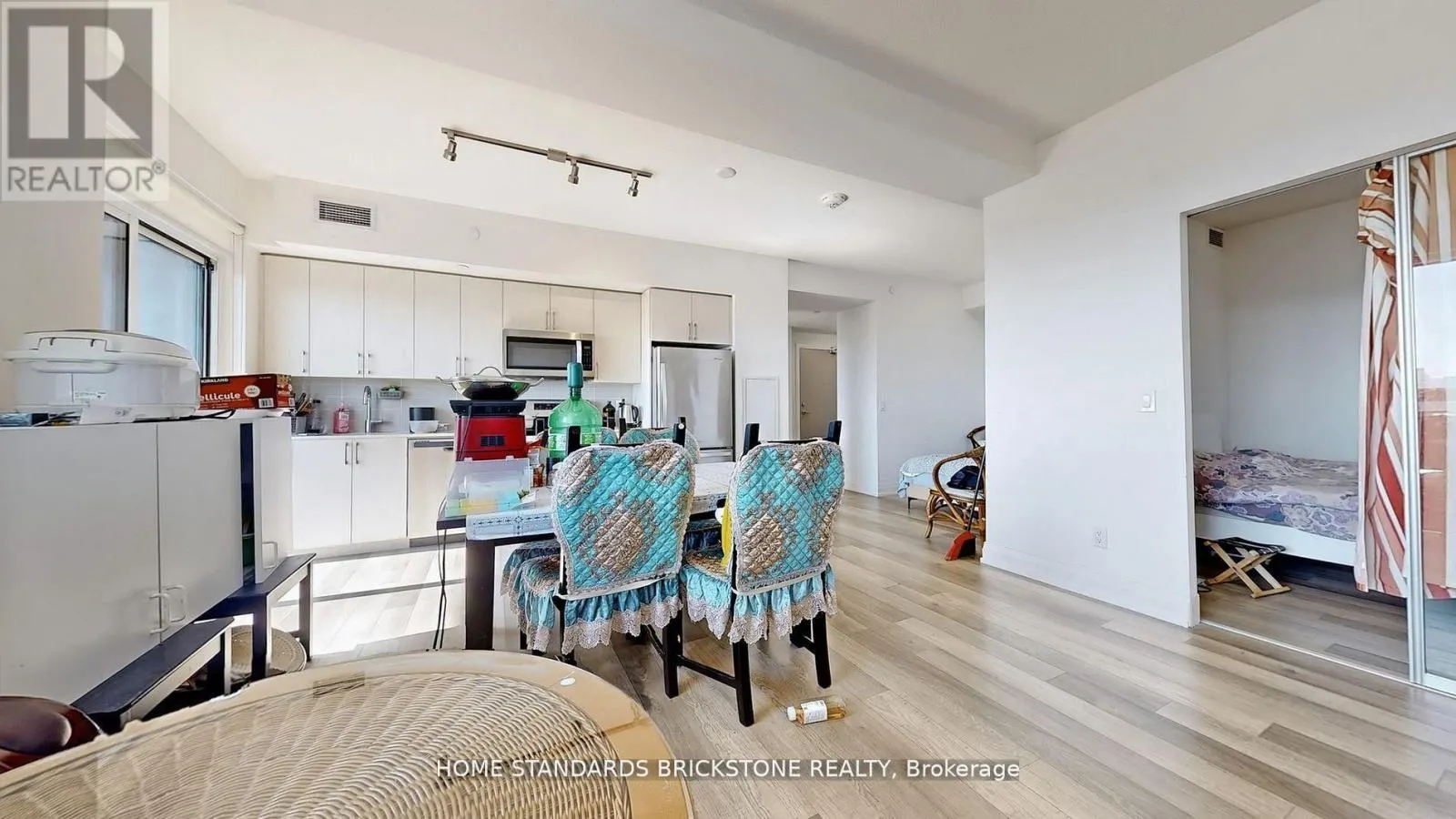 2005 - 3121 SHEPPARD AVENUE E