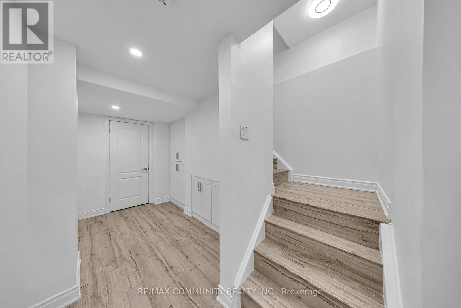 1055 FOXTAIL CRESCENT