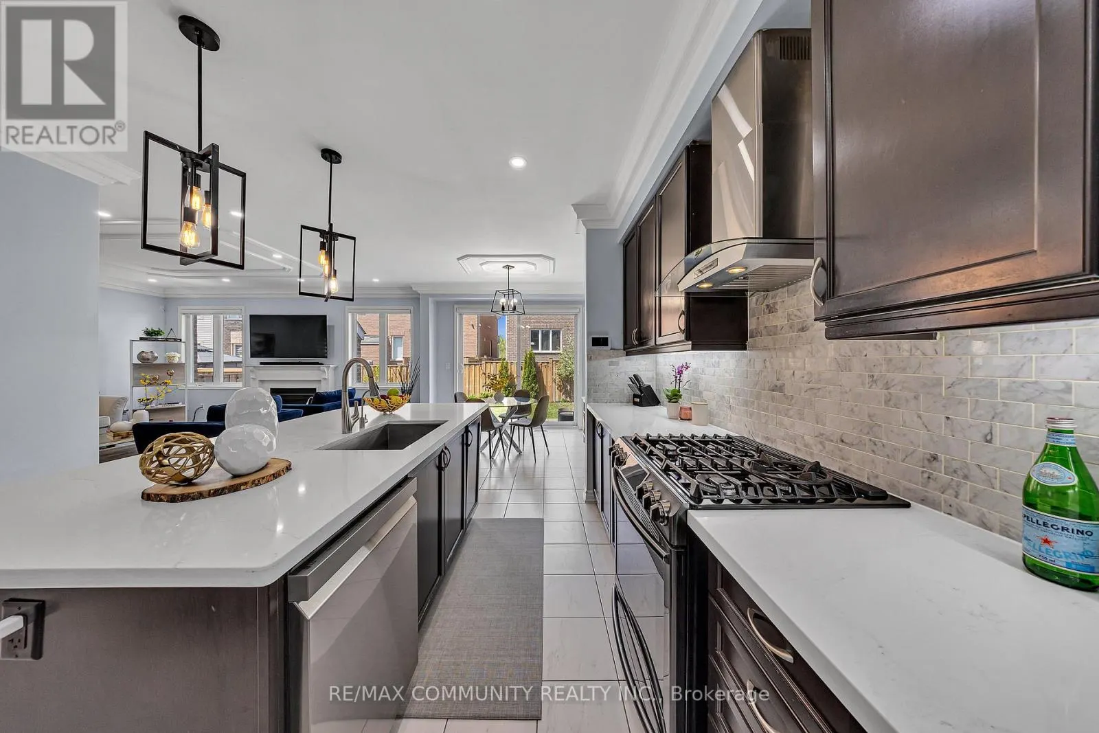 1055 FOXTAIL CRESCENT