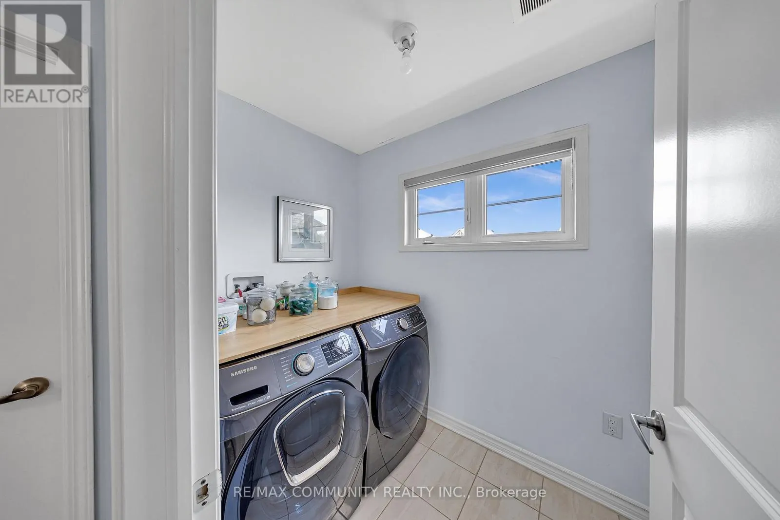 1055 FOXTAIL CRESCENT