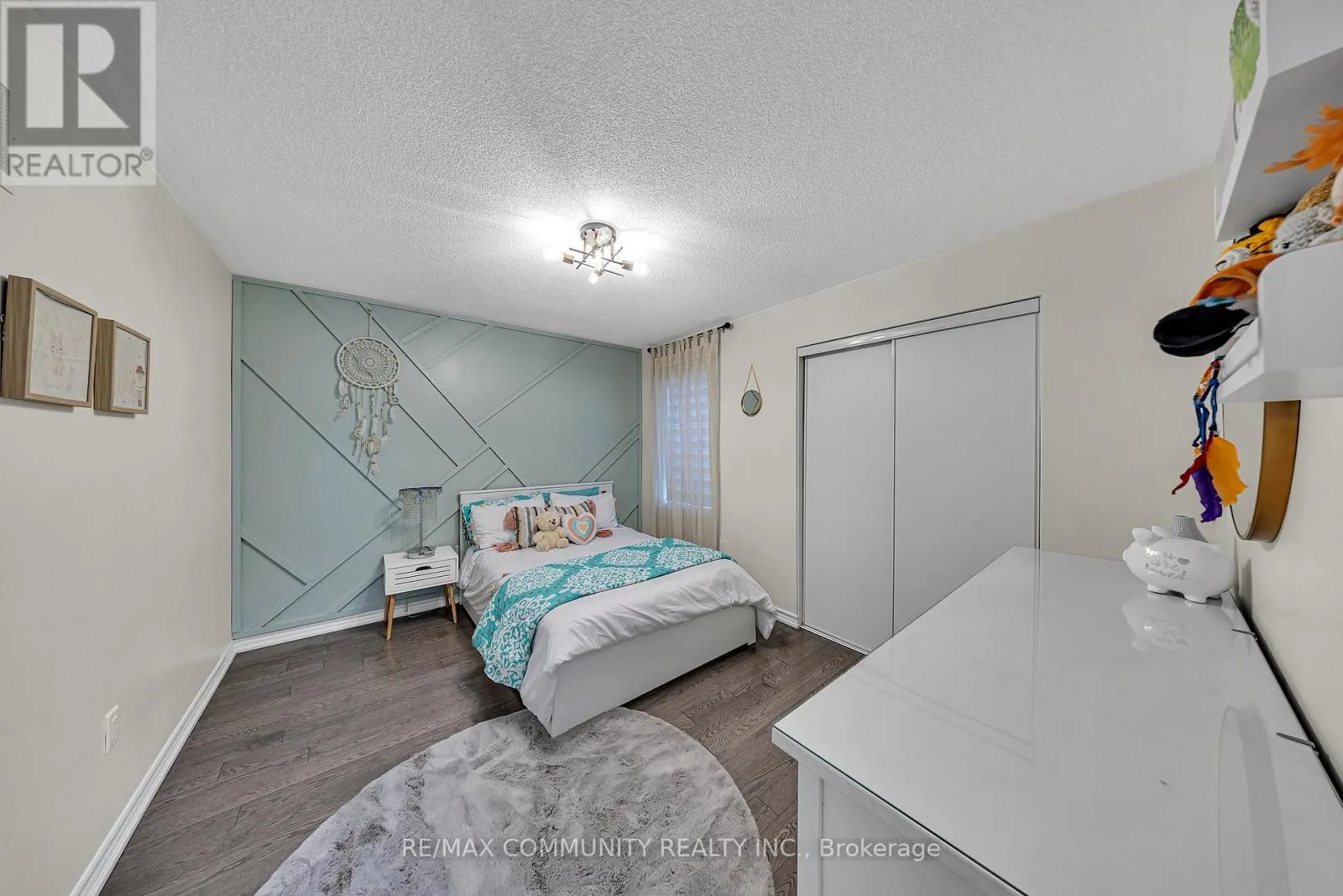 1055 FOXTAIL CRESCENT