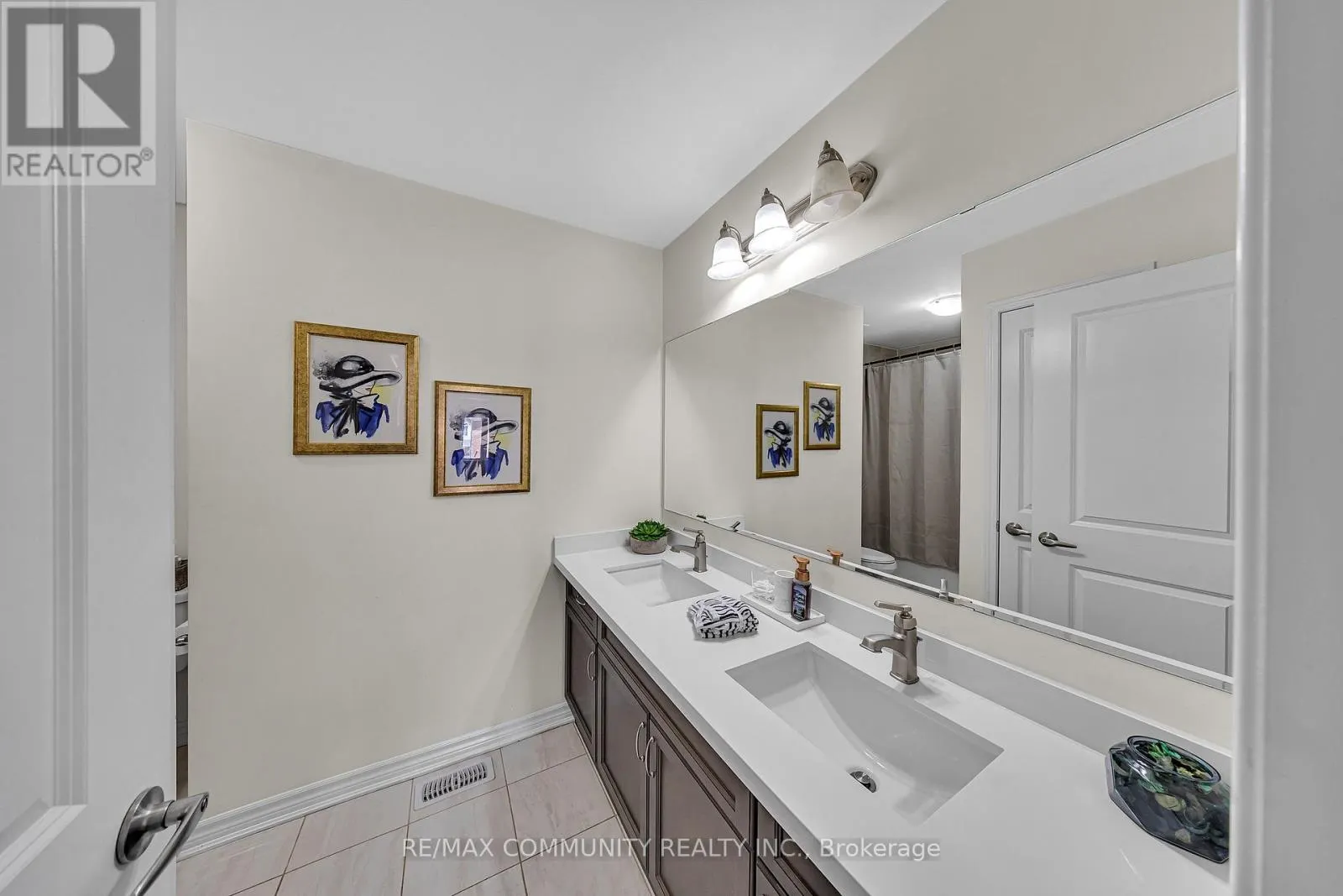 1055 FOXTAIL CRESCENT