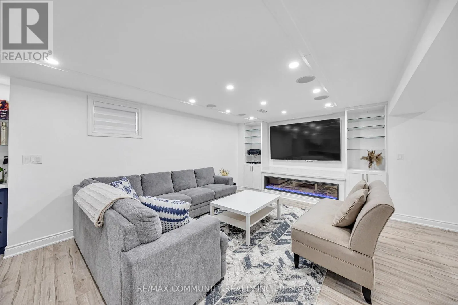 1055 FOXTAIL CRESCENT