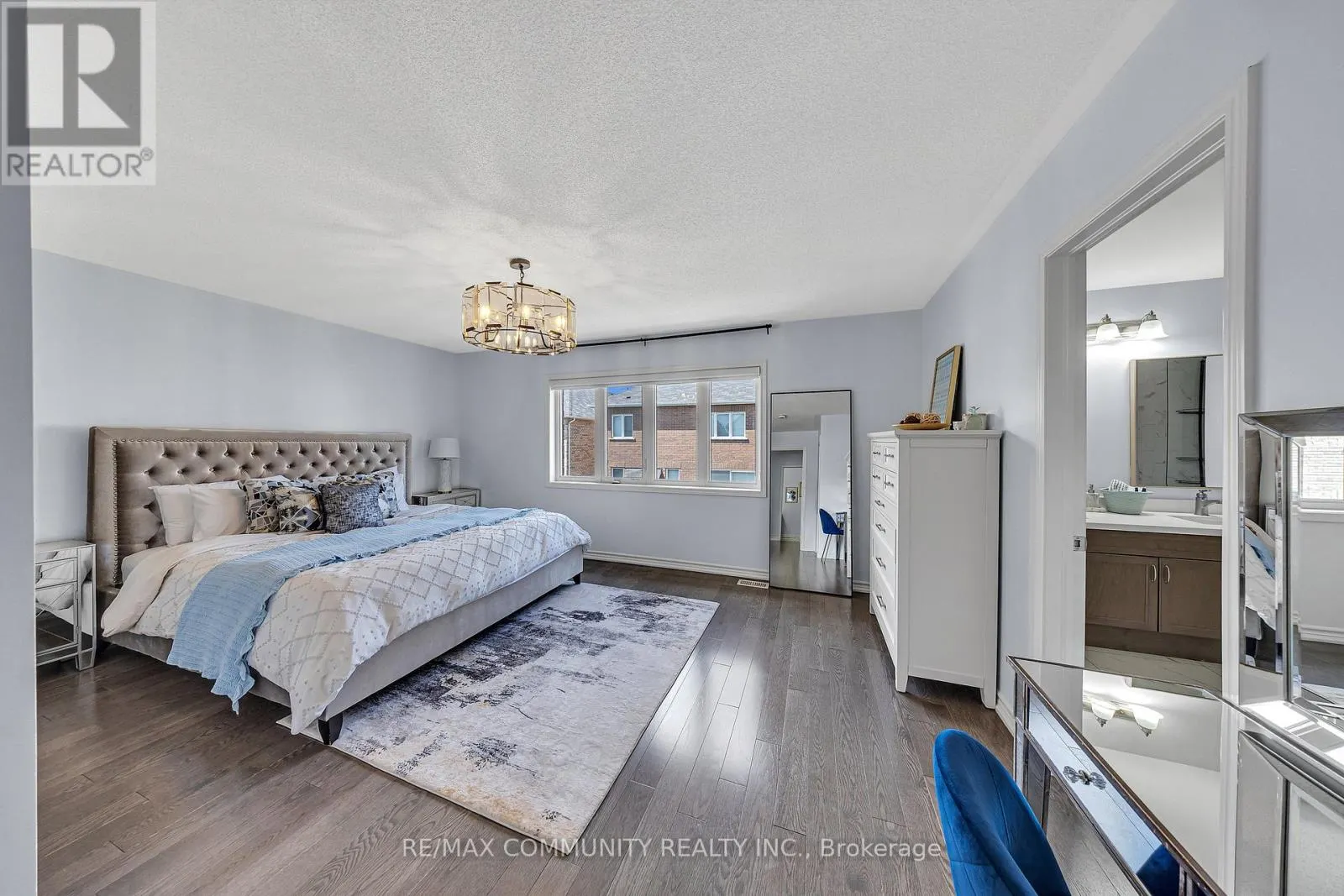 1055 FOXTAIL CRESCENT