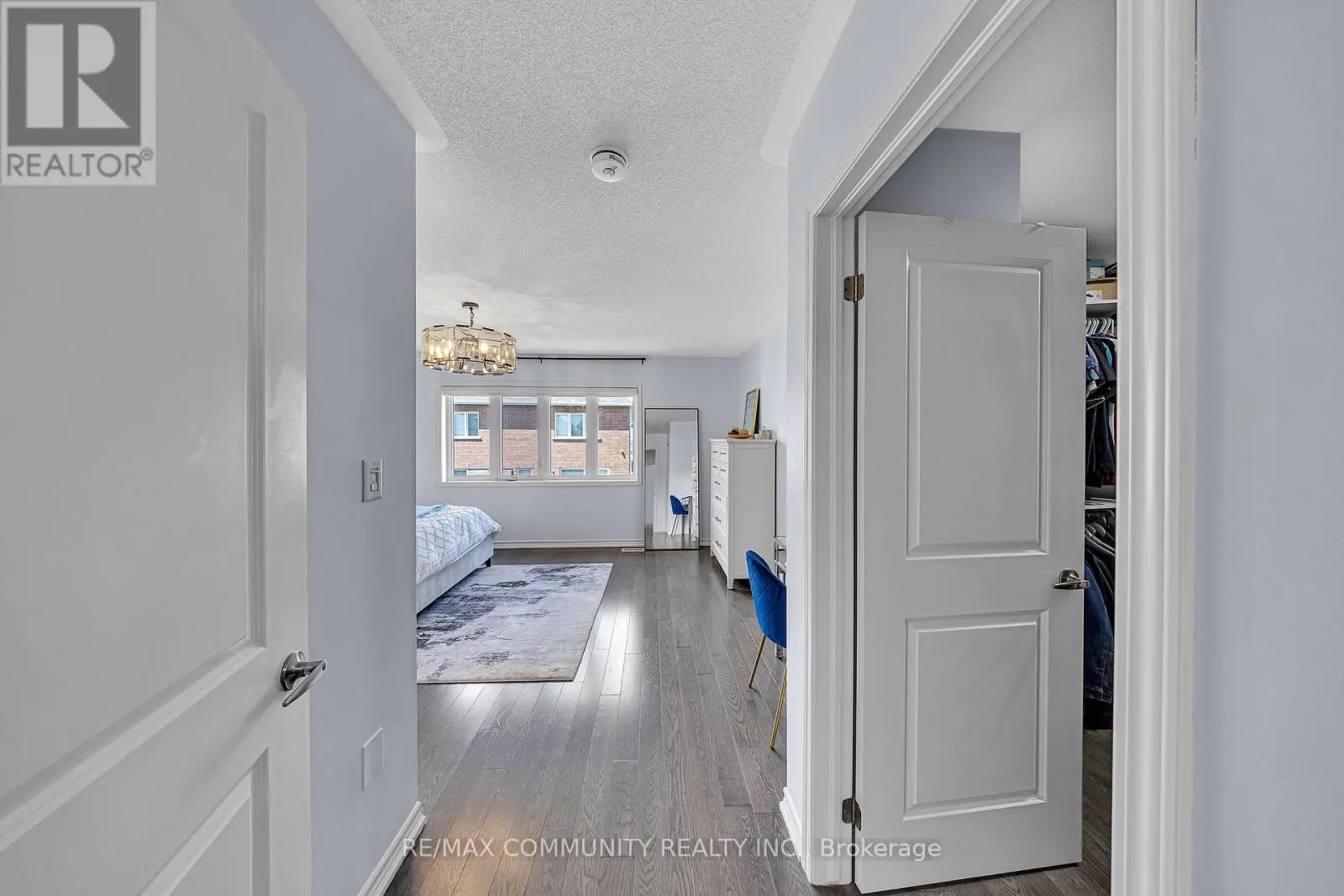 1055 FOXTAIL CRESCENT