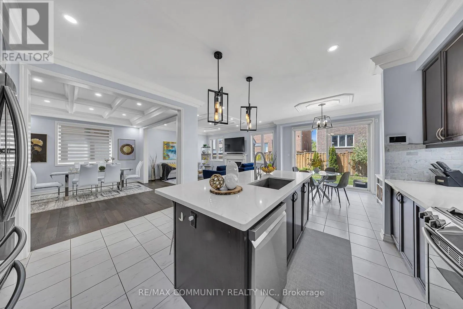 1055 FOXTAIL CRESCENT