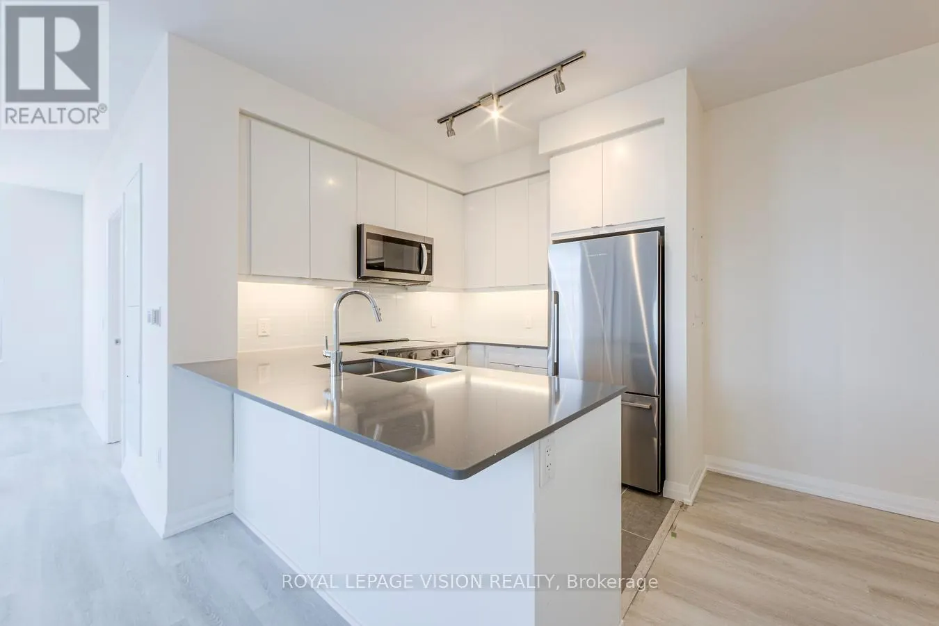 222 - 3270 SHEPPARD AVENUE E