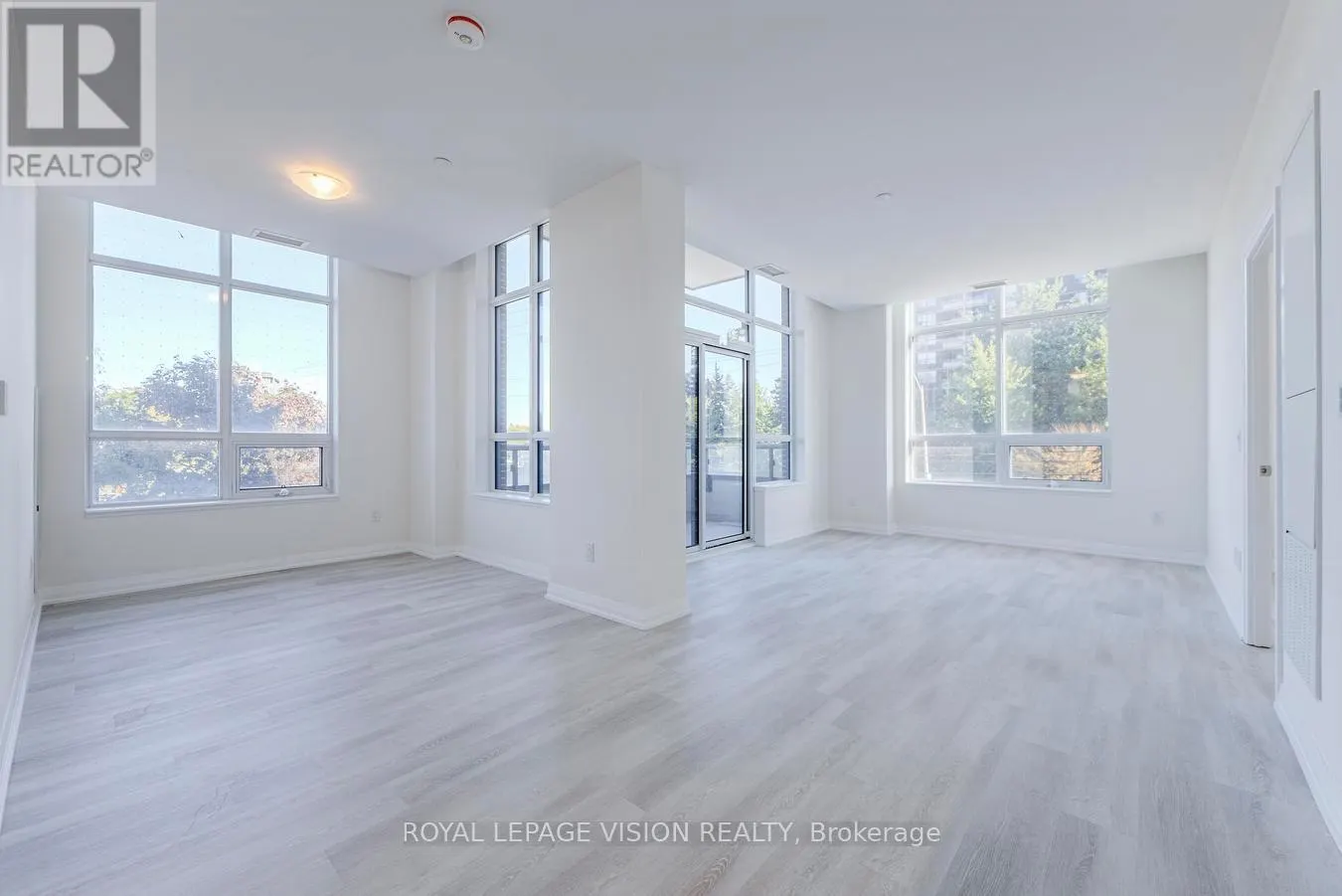 222 - 3270 SHEPPARD AVENUE E