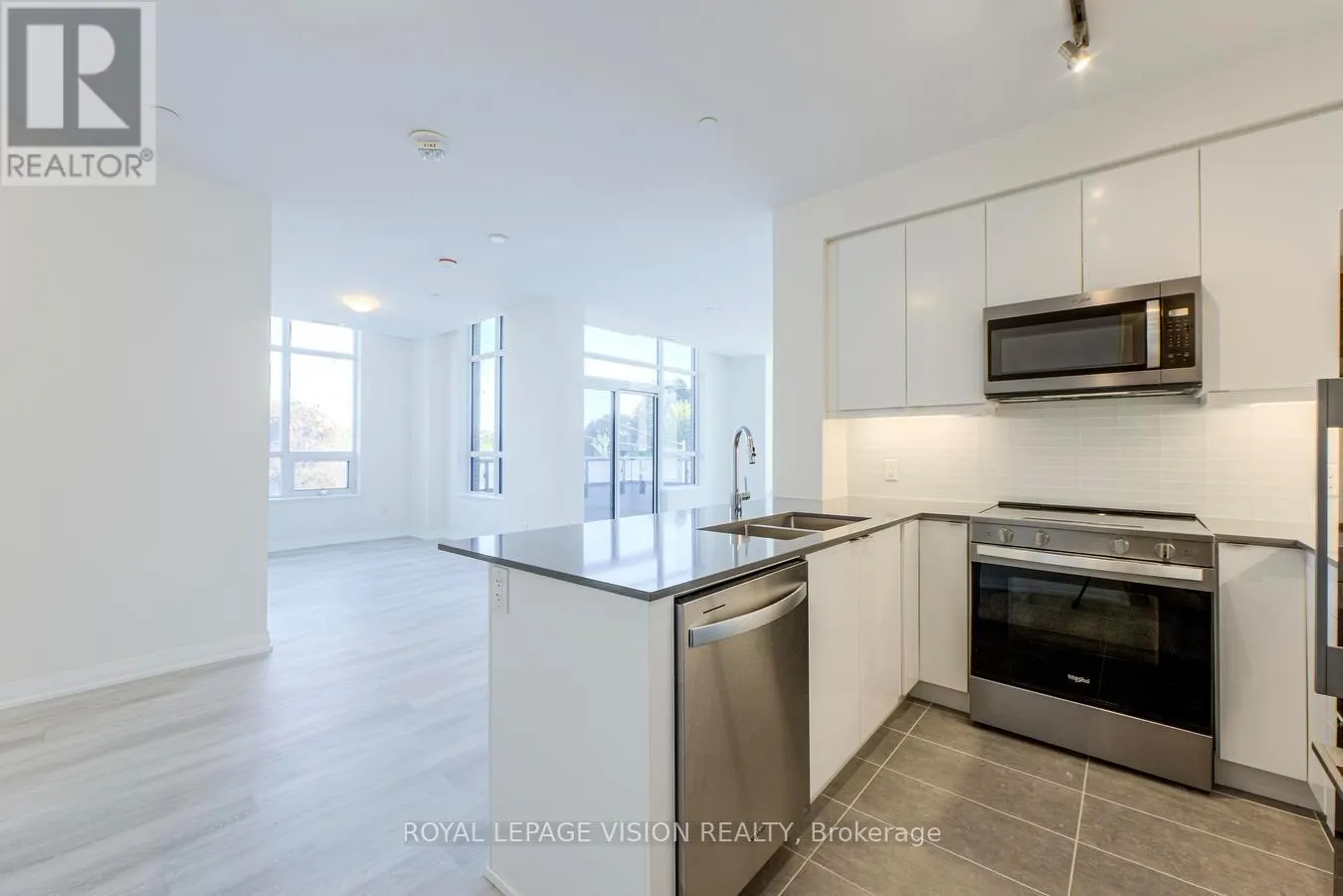 222 - 3270 SHEPPARD AVENUE E