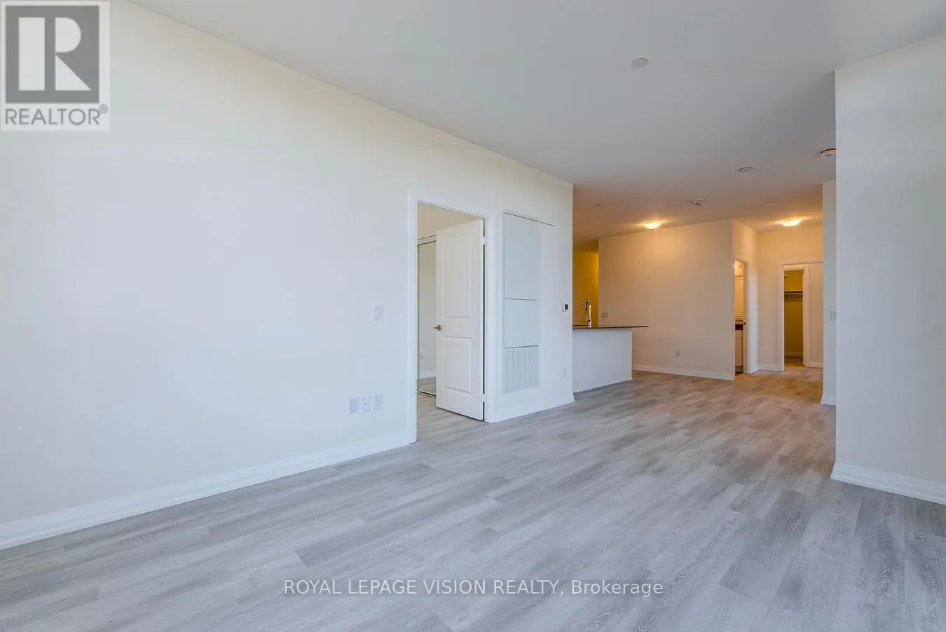 222 - 3270 SHEPPARD AVENUE E