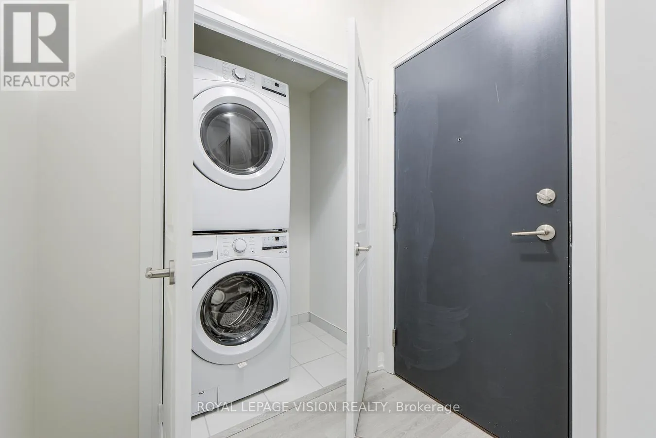 222 - 3270 SHEPPARD AVENUE E